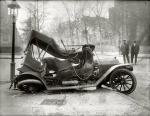1917_car_wreck_at_Massachusetts_Avenue1.jpg