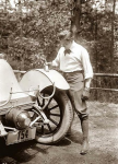 Mr__Thomas_of_NY_painting_his_car__1920.JPG